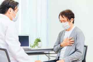 病院で原因がわからないと言われた時の患者の不安を示している